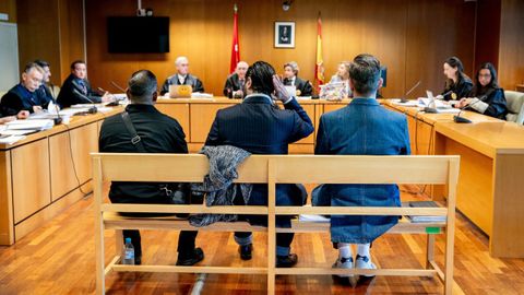 Amargo, en el centro, en el banquillo de los acusados