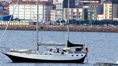 Velero Karma, de bandera holandesa, fondeado en la r�a de Cedeira
