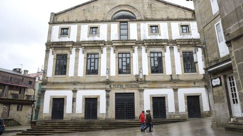 El Teatro Principal de Pontevedra es contiguo al Liceo Casino, donde se originó el incendio