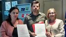 Ana Miranda y dos representantes de las vctimas del accidente del Alvia, cuando presentaron las denuncias ante las instituciones de la UE