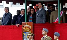 Fern�ndez Lores, en un acto celebrado en la base de la Brilat junto al presidente de la Xunta.