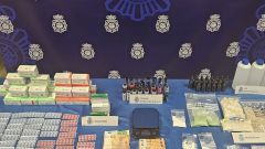 Incautaci�n de drogas, dinero y otros efectos durante la desarticulaci�n de un punto de venta de sustancias estupefacientes que operaba en el barrio gijon�s del Natahoyo