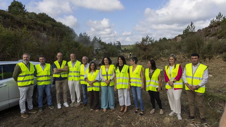 Visita institucional al arranque de las obras, en Santa Eirena (Vimianzo)