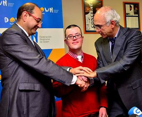 Delmiro Prieto, Juan Jos� Castrill�n y Jos� Carlos Mill�n destacan el inter�s del convenio de colaboraci�n.