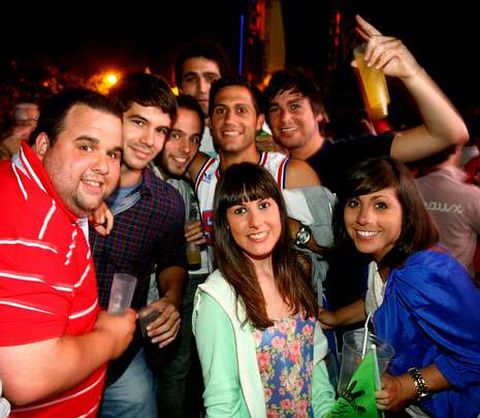 Una pandilla que disfrut� de los conciertos.