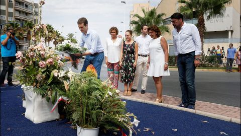 Casado rindi� homenaje en Santa Pola a las dos v�ctimas de un atentado de ETA en 2002