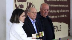 Jos� Luis �lvarez, no centro, nunha presentaci�n da Mostra de Vi�os