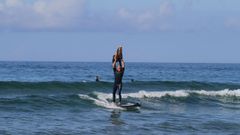  Fernando P�rez y Angeles Alonso practicando tandem surf