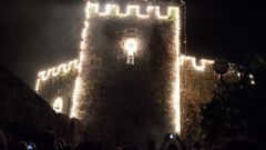 El castillo se volvi� a iluminar para la ocasi�n, adem�s de disponer de fuegos artificiales.