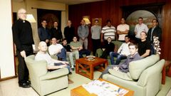 Un grupo de seminaristas de las di�cesis de Santiago y Mondo�edo-Ferrol, el viernes con varios de sus profesores