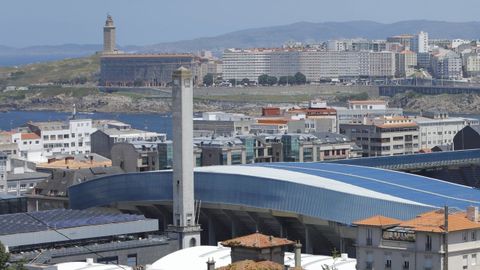 La Torre de Marath�n, junto al estadio Abanca Riazor.