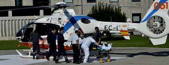 El automovilista fue evacuado en helic�ptero desde el hospital Virxe da Xunqueira de Cee, a donde lleg� en un veh�culo particular. 