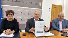 Tom, con la propuesta de presupuestos, junto a Gloria Prada y Jos Luis Losada