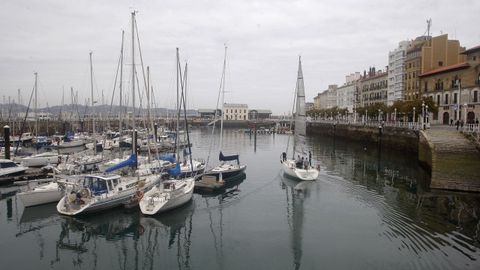 Vista del Puerto Deportivo de Gijn