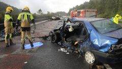 Estado en el que qued� el veh�culo del conductor que tuvo que ser excarcelado y trasladado al hospital en un helic�ptero medicalizado