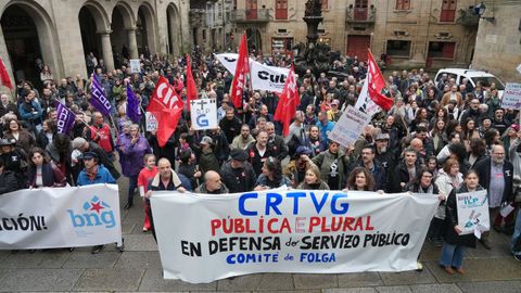 Preto de 350 persoas manifstanse en Santiago por unha CRTVG pblica e plural.