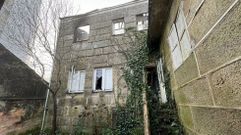 Incendio en el interior de una casa abandonada en O Carballi�o 