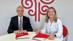 El ur�logo Manuel Ruibal y la gerente de Povisa, �ngela Guerra