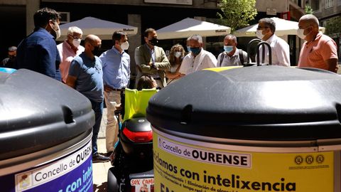 Los miembros que participaron en la presentaci�n del plan piloto de contenedores a pol�ticos canarios