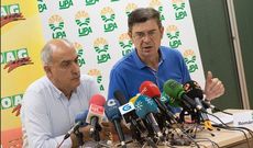 Bello con Tejerina y otros representantes tras la firma y Santalla por UPA-UU. AA., con COAG, anunciando por qu� no firmaron el acuerdo