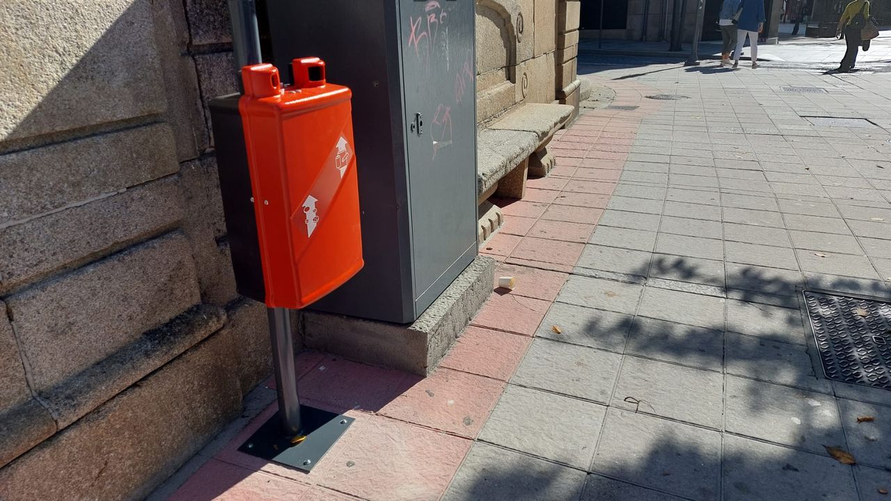 El Concello de Ourense instala doce nuevos contenedores de pilas en la ...
