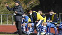 Casalderrey dirigiendo al Puebla en un partido de esta temporada