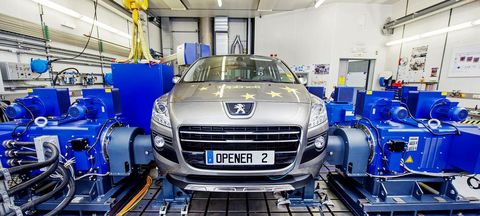 Laboratorio del Centro Tecnolgico de la Automocin de Galicia (O Porrio), donde se desarrolla la tecnologa del coche autnomo de PSA.