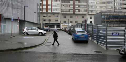 Las obras del centro de salud de O Couto penalizan los accesos al garaje del edificio. 
