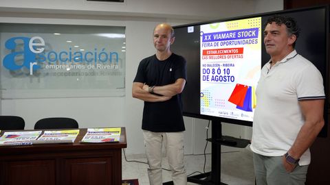Mari�o y Mart�nez invitaron a vecinos y visitantes a acudir al Viamare Stock de Ribeira.
