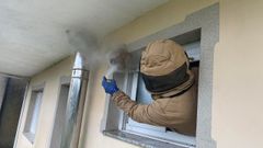 Retirada de un nido de velutina en Rianxo