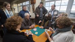 Una visita de Besteiro, junto al portavoz local de los socialistas en Malpica, Walter Pardo.