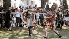 Recreacin de la lucha entre romanos y castrexos en el ro Limia durante la Festa do Esquecemento de Xinzo.