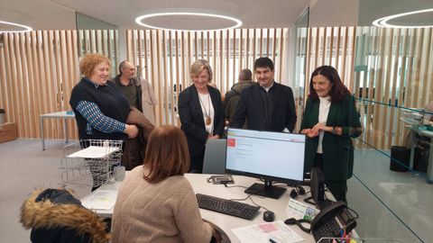 Pedro Blanco, acompañado de Paula Alvarellos e Isabel Rodríguez, visitó este lunes las nuevas instalaciones del SEPE en A Residencia