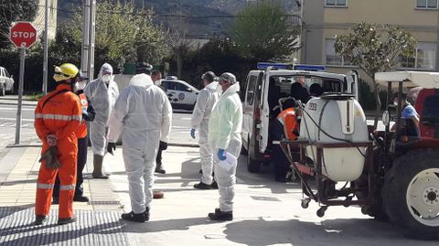 Una treintena de personas participaron en las labores de desinfecci�n en A R�a