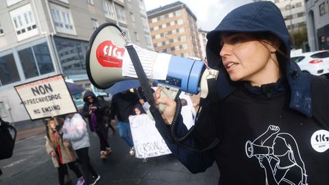 �Marcha f�nebre� por la educaci�n p�blica en Ferrol.