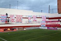 La afici�n canaria llen� de pancartas su campo en el partido ante el Mallorca B. 