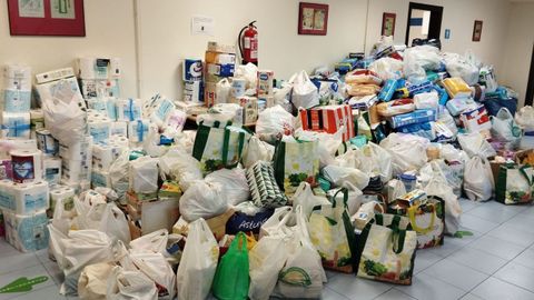 Recogida de alimentos de la aficin del Real Oviedo para Valencia