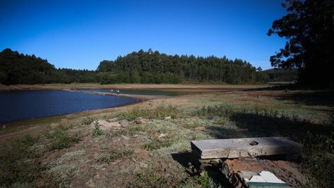 Embalse de As Forcadas, con un nivel de agua muy bajo 
