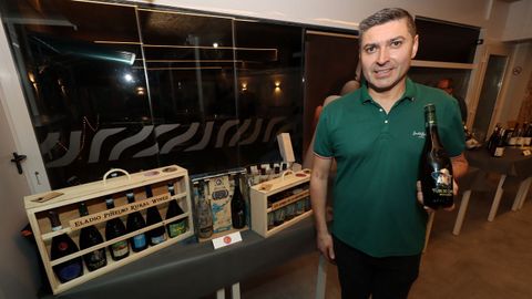 Eleuterio Balayo llev las mejores bodegas, conservas y quesos a La Ubi de Boiro