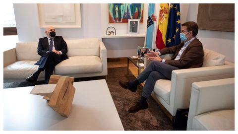 Javier Losada y Alberto Nez Feijoo, durante el encuentro de esta tarde entre ambos