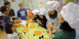  En el centro Deza los ni�os elaboraron golosinas y postres de tem�tica �terror�fica�.