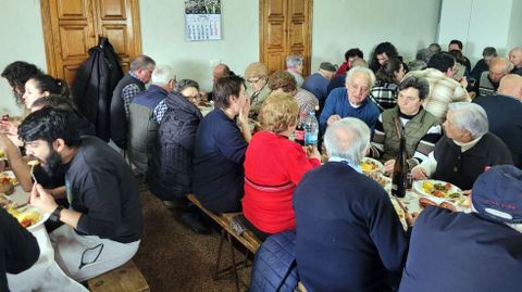 Imagen del local social de Canedo el da de la comida