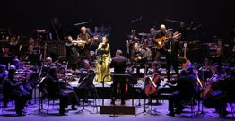 Luar na Lubre grab� con la Orquesta Sinf�nica de Galicia el disco �Torre de Breogh�n�. 