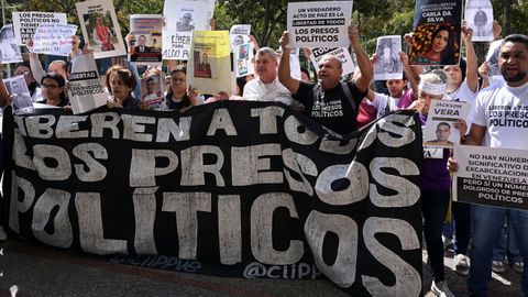 Protesta de familiares de presos pol�ticos ante la sede de la Fiscal�a, en Caracas