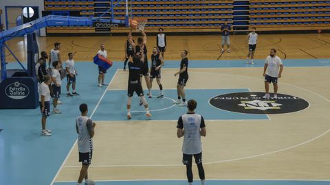 Primer entrenamiento del Breog�n 2026-2027 en el Pazo dos Deportes de Lugo