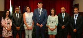 Jos� Luis Mart�nez Sanjurjo (centro) fue elegido alcalde el d�a 3 tras un contencioso electoral.
