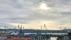 R&iacute;a de Ferrol: al fondo de la imagen, las instalaciones de Navantia.