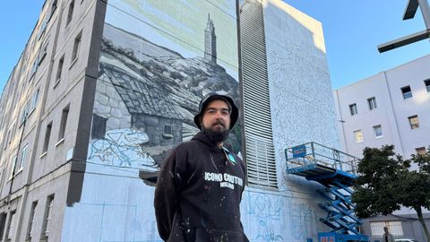 Primo Rodrguez es el autor del mural que empieza a descubrirse en O Ventorrillo y que sirve para homenajear al legendario Pucho Boedo