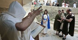En la Porta Mi�� los druidas celebraron los primeros bautizos celtas de este Arde Lucus. 