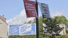 Carteles electorales en Ferrol